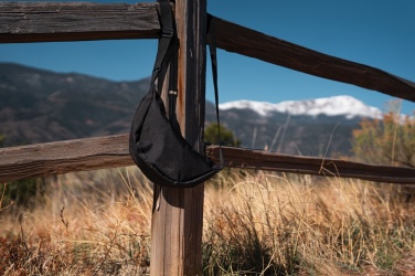 Logotrade Geschäftsgeschenke das Foto: Crescent AWARE™ RPET Half-Moon Sling Tasche